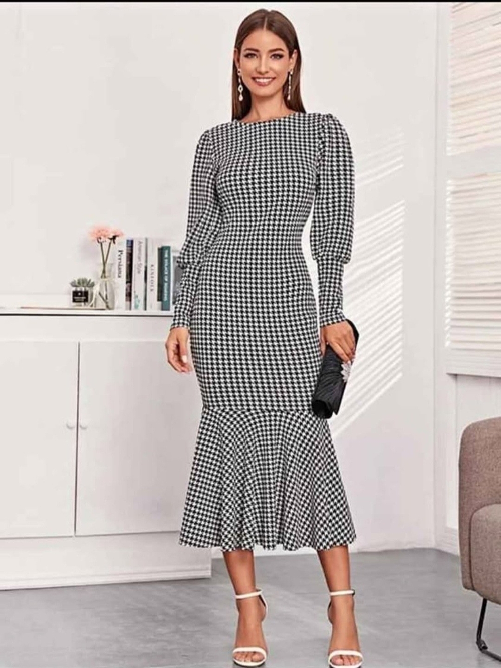 Houndstooth Long Sleeve Mermaid Midi Dress - Black & White